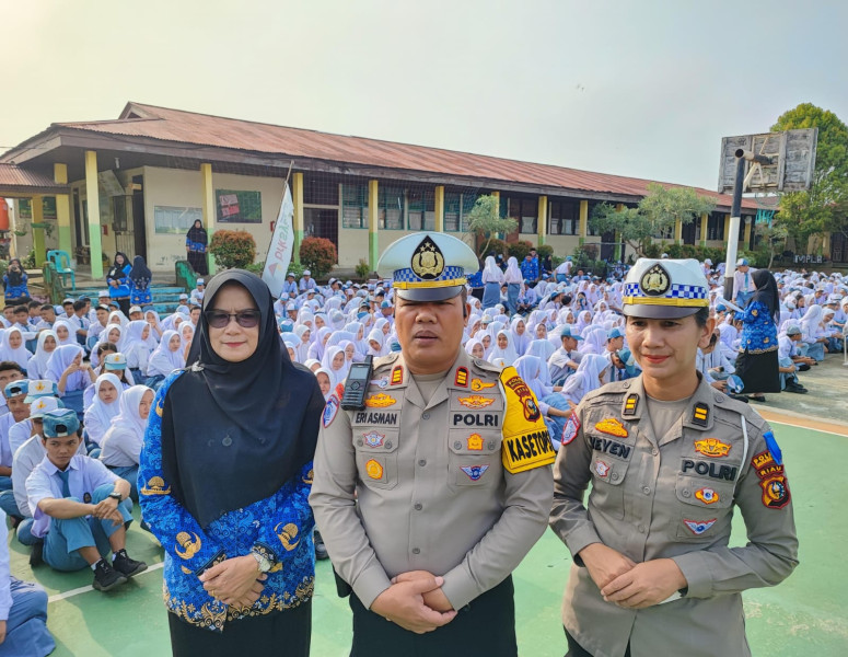 Sempena Operasi Keselamatan, Kasat Lantas Polres Inhu Jadi Irup di SMKN 1 Rengat