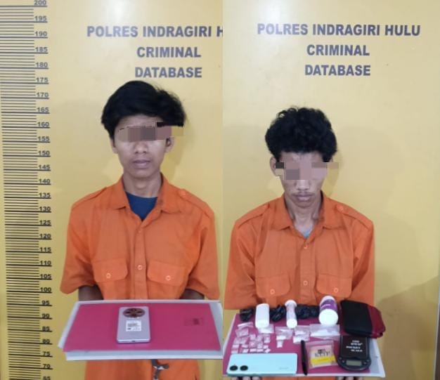 Polres Inhu Ringkus Dua Pemuda di Kelurahan Air Molek, Puluhan Paket Sabu Siap Edar Disita