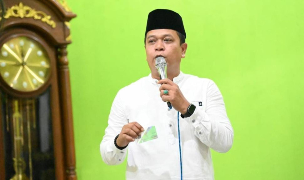 Camat Rupat Utara Sampaikan Bantuan Rehab Rumah Di Desa Putri Saat Safari Ramadhan