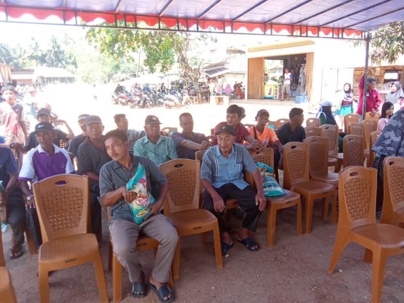 Masyarakat Kualaraya Mendapat Bantuan Beras.