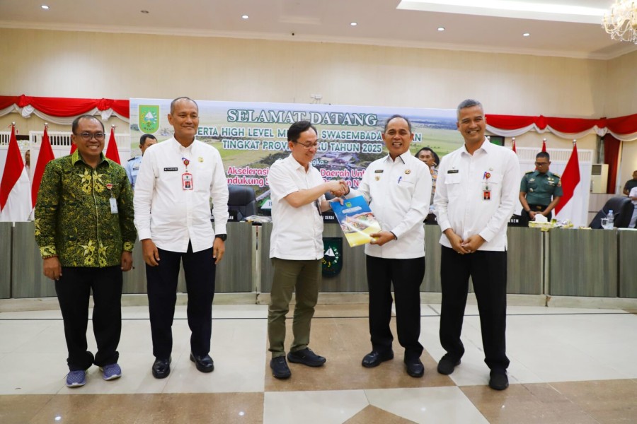 Bupati H. Herman Serahkan Data CPCL, Dukung Program Nasional Ketahanan Pangan
