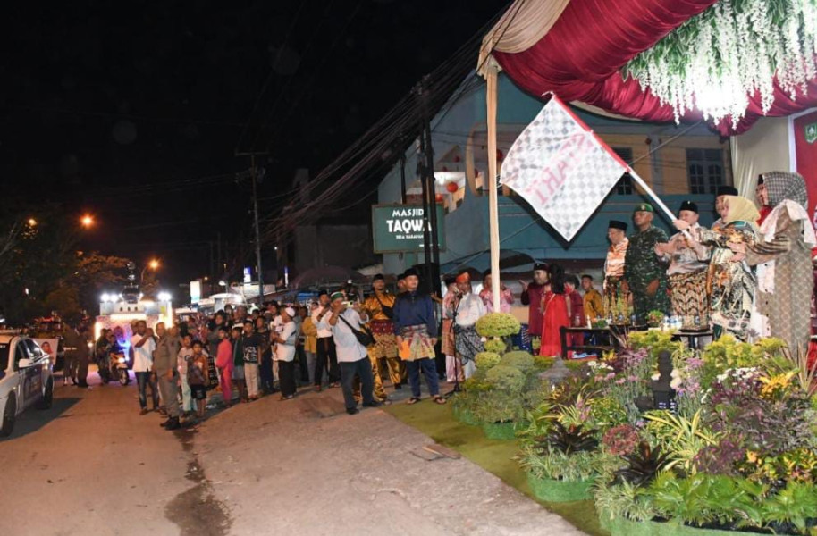 Sambut Hari Kemenangan, Bupati Bengkalis Berbaur Bersama Masyarakat Lepas Peserta Pawai Takbir Idul Fitri 1444 H