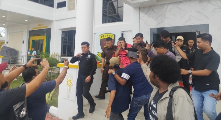 Rugikan Negara Rp.4,5 Miliar, Kejati Kepri Tahan Dua Tersangka Baru Korupsi Jasa Pemanduan dan Penundaan Kapal.