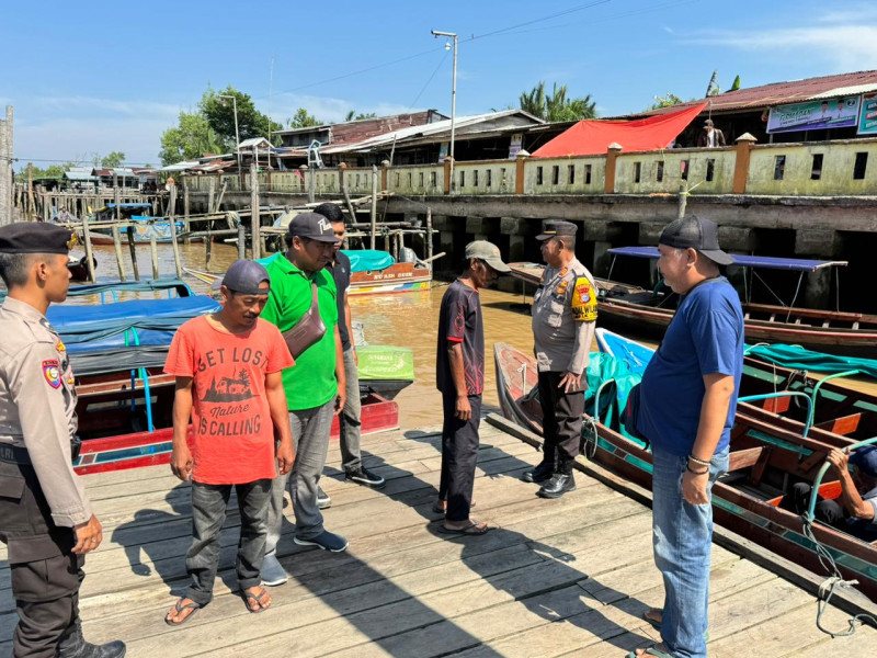 Sambangi Penumpang Speedboat, Kapolsek Kuindra Sampaikan Himbauan Kamtibmas