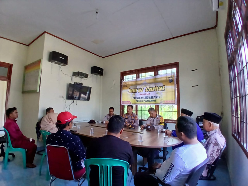 Jumat Curhat, Kapolsek Teluk Meranti Ajak Warga Bersama  Ciptakan Cooling System Pilkada 2024