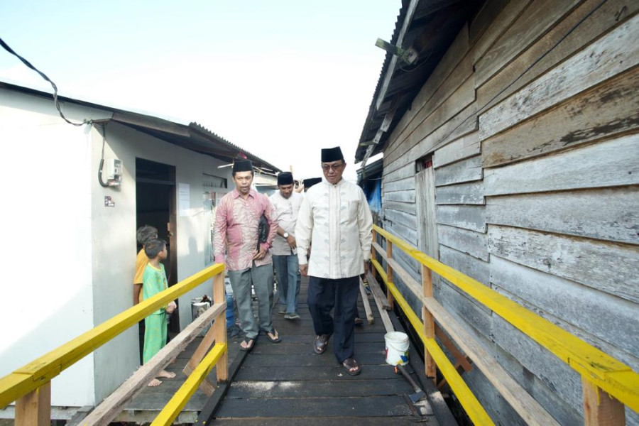 Bupati Inhil HM Wardan Tinjau Pembangunan Jerambah di Lorong Surau Tembilahan