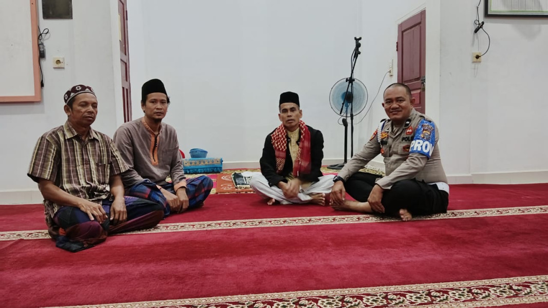 Polsek Tempuling Gelar Program Subuh Keliling di Surau Nazmul Huda untuk Wujudkan Pikada Damai