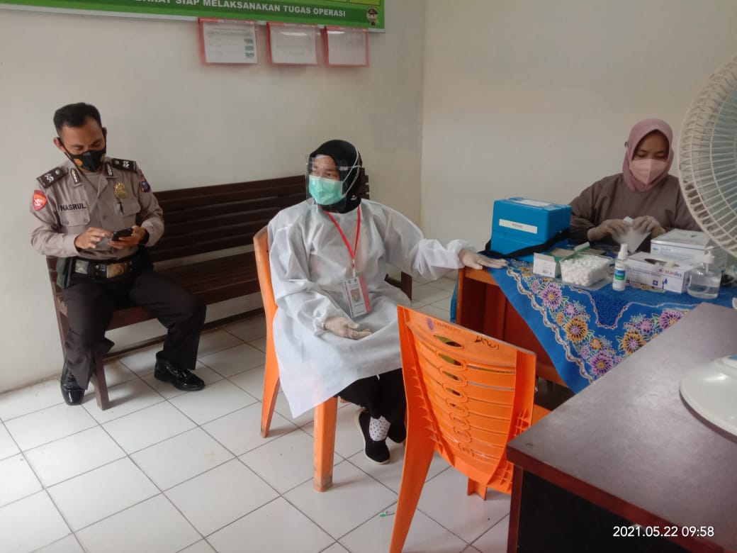 Polsek Rengat Barat Sukseskan Kegiatan Vaksinasi Covid 19 Untuk Masyarakat Umum