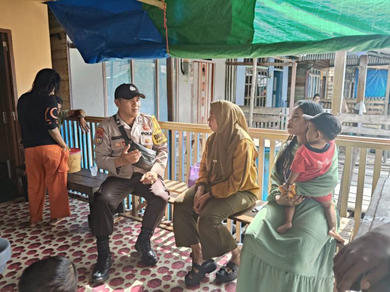 Jelang Pencoblosan Pilkada Serentak,  Bhabinkamtibmas Sungai Bela Ajak  Warga Gunakan Hak Pilihnya