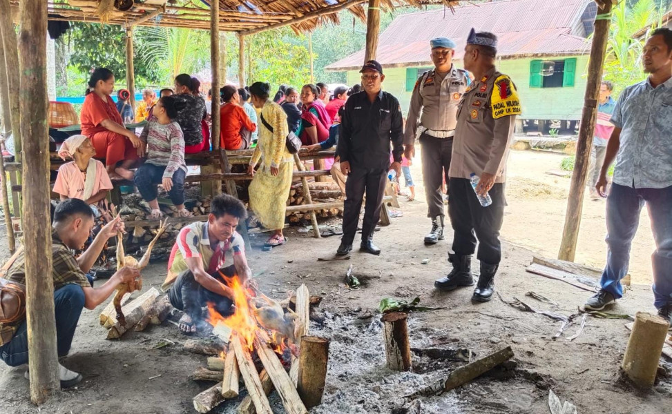 Cara Unik Kapolsek Rengat Barat Sampaikan Pesan Damai Pilkada, Begini Kisahnya