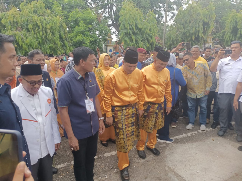 Solid dan Kompak, Massa Antarkan DR. Adam - H Sutoyo Calon Pemimpin Kuansing ke KPU