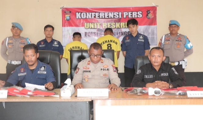 Polsek Daik Lingga Gelar Konferensi Pers Ungkap Pelaku Tindak Pidana Pencabulan dan Pencurian dengan Pemberatan