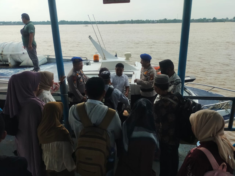 Sat Polairud Polres Inhil Sasar Penumpang Kapal Imbau Kamtibmas