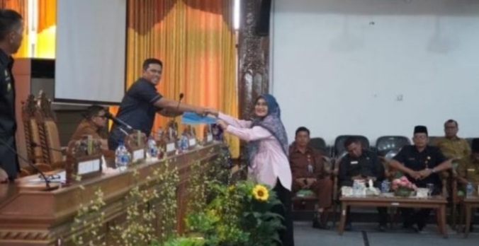 Tujuh Fraksi di DPRD Kuansing Sampaikan Pandangan Umum Terhadap Ranperda RT RW