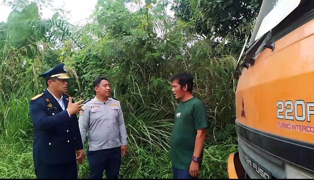 Dishub Inhu Kembali Tertibkan Kendaraan ODOL yang Parkir di Bahu Jalan