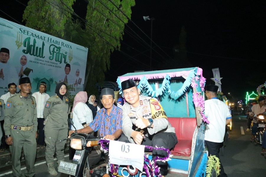 Gunakan Bentor, AKBP Fahrian Pimpin Langsung Pengamanan Gema Pawai Takbir Keliling Kabupaten Inhu