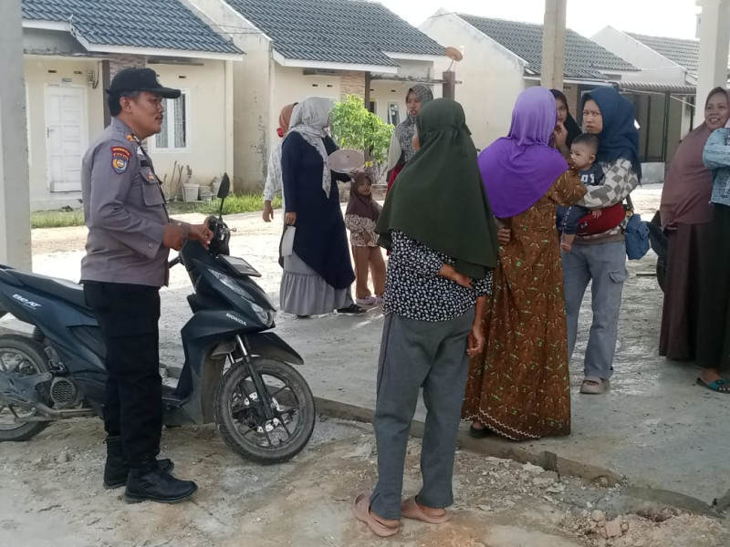 Polsek Pangkalan Kerinci Sambangi Kaum Ibu, Sampaikan Himbauan Kamtibmas Jelang Pilkada 2024