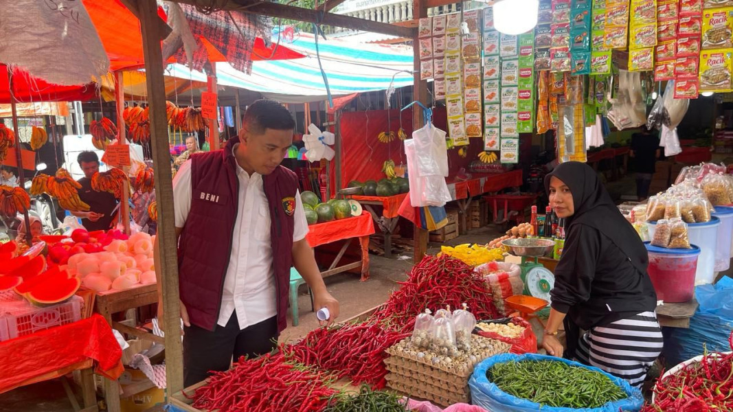 Ditreskrimsus Polda Riau Pantau Ketersediaan Bahan Pokok di Pasar Dimasa Kampanye