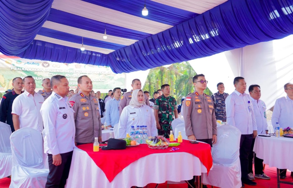 Dukung Swasembada Pangan 2025, Bupati Kasmarni Ikut Tanam Jagung Serentak Kuartal IV Bersama Gubernur dan Kapolda Riau