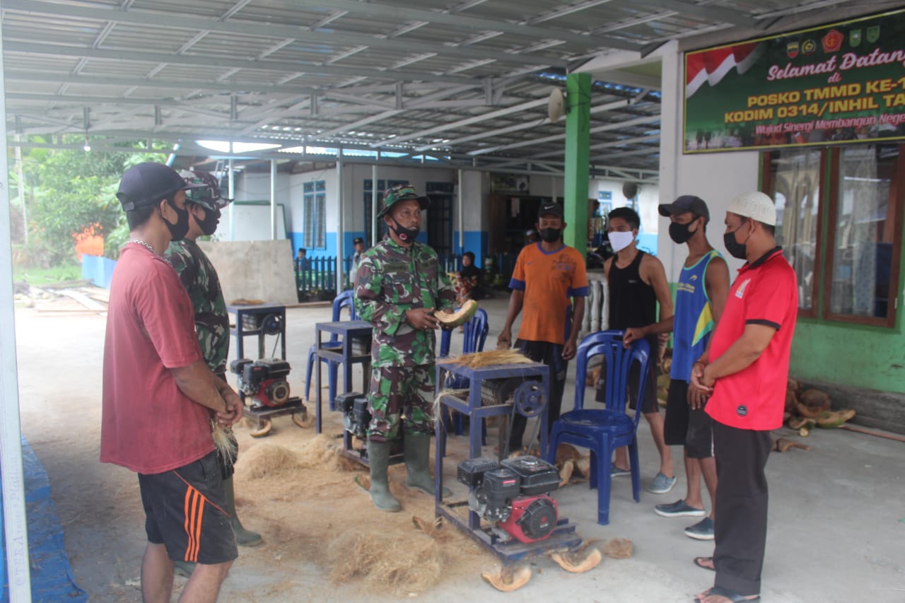 Satgas TMMD Inhil Sosialisasikan Pemanfaatan Sabut Kelapa