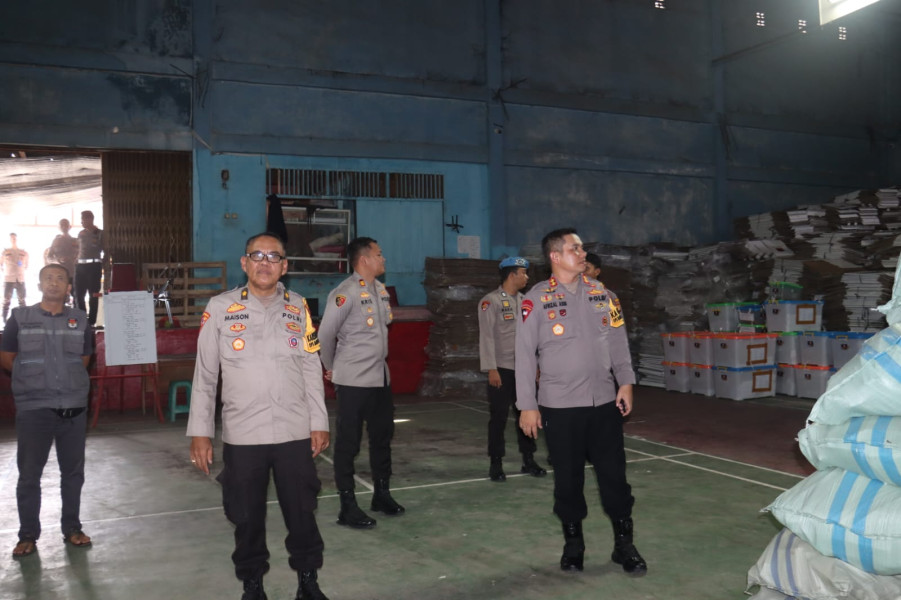 Pastikan Kondisi Aman, Kapolres Pelalawan Pantau Rapat Pleno PPK dan Gudang Logistik KPU