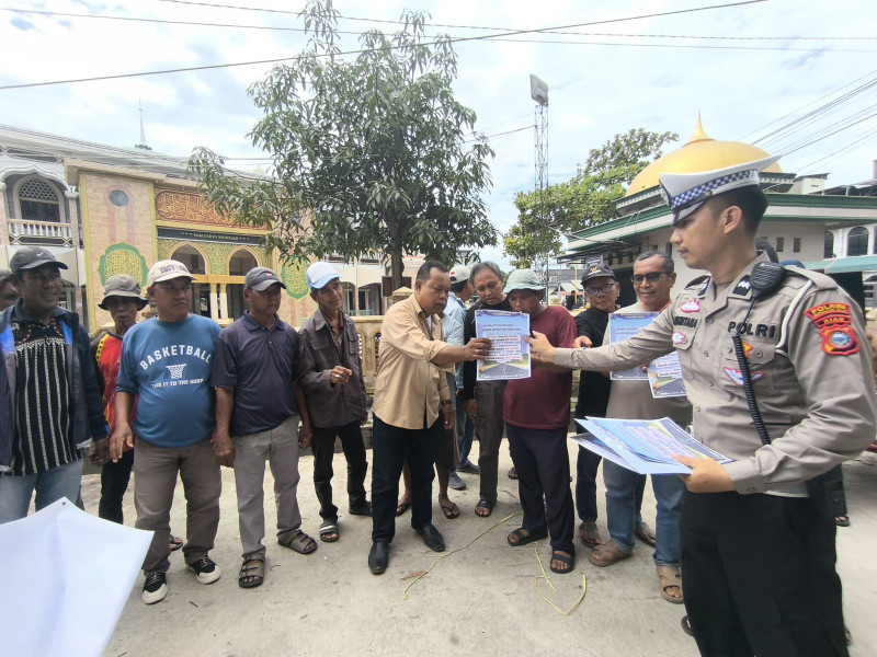 Ingatkan Pentingnya Menggunakan Helm saat Berkendara, Satlantas Polres Inhil Sosialisasi 'Bung Selamat'