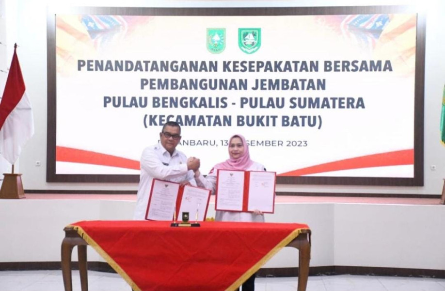 Bupati Kasmarni dan Gubernur Riau Tandatangani Kesepakatan Pembangunan Jembatan Sungai Pakning-Pulau Bengkalis