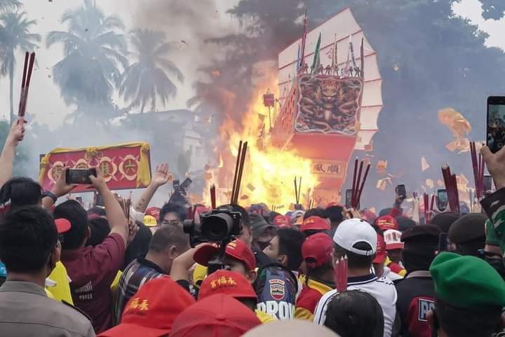 Ivent Nasional Ritual Bakar Tongkang 2024, Tiang Tongkang Tumbang Kedarat