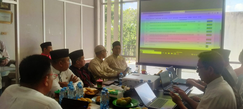 Disdukcapil Rohil Gelar Rapat Evaluasi Standar Pelayanan
