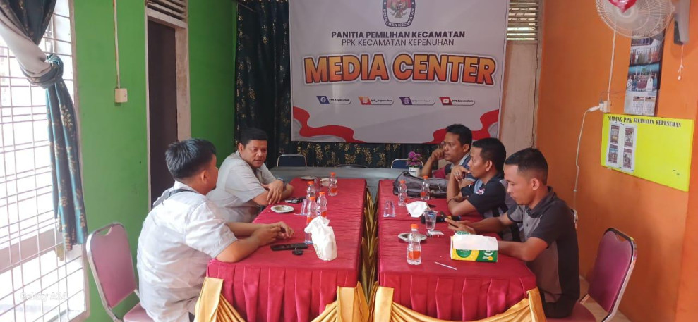 Pastikan Kesiapan Pilkada, Kasat Intelkam Polres Rokan Hulu Cooling System Dengan PPK Kepenuhan