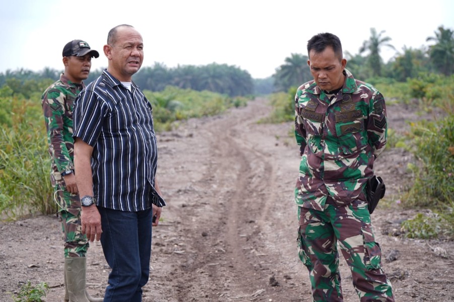 Kasdim 0314/Inhil Tinjau Lokasi Rencana Pembangunan Yon TP TNI AD di Kempas