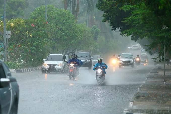 Prakiraan Cuaca Riau Hari Ini: Hujan Disertai Petir dan Angin Kencang