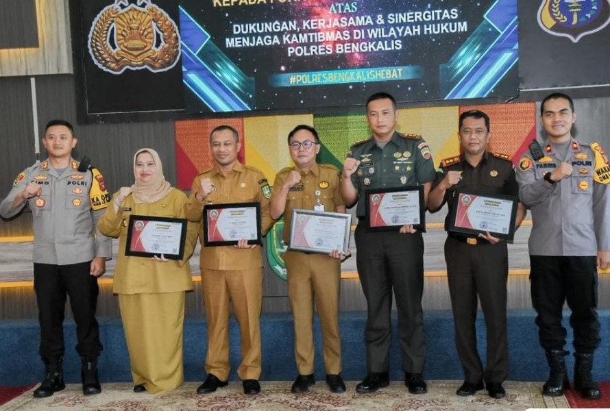 Kaleidoskop Polres Bengkalis, Bupati Kasmarni Terima Penghargaan Dukungan dan Kerjasama Kamtibmas