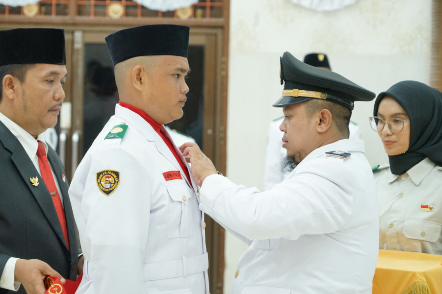 Riki Rihardi Kukuhkan PASKIBRA Kecamatan Mandau