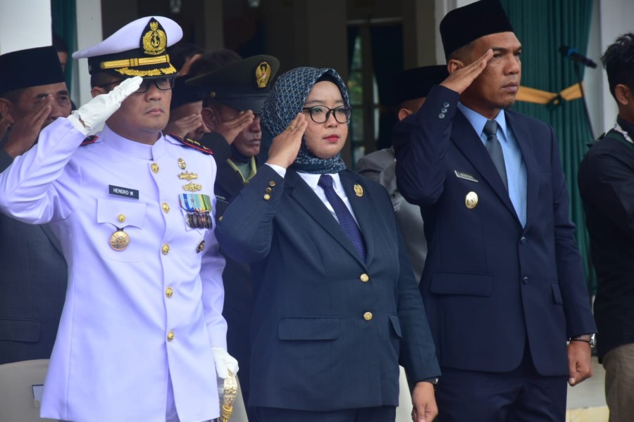 Ketua DPRD Kabupaten Lingga Menghadiri Upacara Peringatan Hari Pahlawan Nasional.