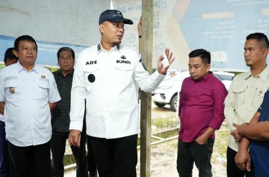 Komitmen Perbaiki Infrastruktur, Bupati Inhu Tinjau Jalan Pematang Jaya Kecamatan Rengat Barat