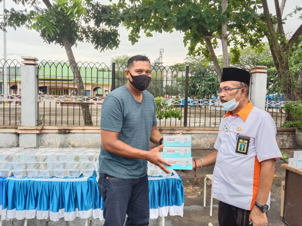 Pembina YVB Marlis Syarif, Ketua P3MI DPD Riau Aldino Putra Chaniago dan Tagana Dinsos Inhil Laksanakan Giat Sosial Bagikan Takjil dan Masker