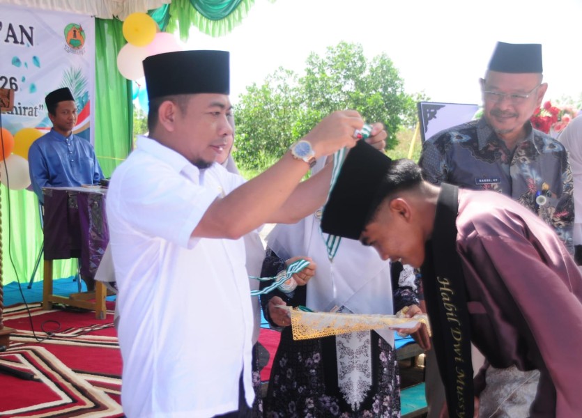 Pelepasan Santri PonPes Al Azhar Angkatan I Indragiri Hulu dan Wisuda MDTA Berlangsung Khidmat