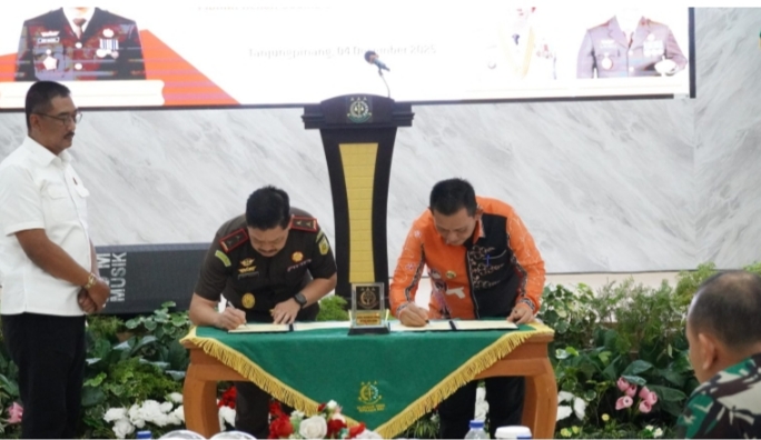 Kejati Kepri dan Pemprov Kepri Teken MoU Pelaksanaan Pidana Kerja Sosial.