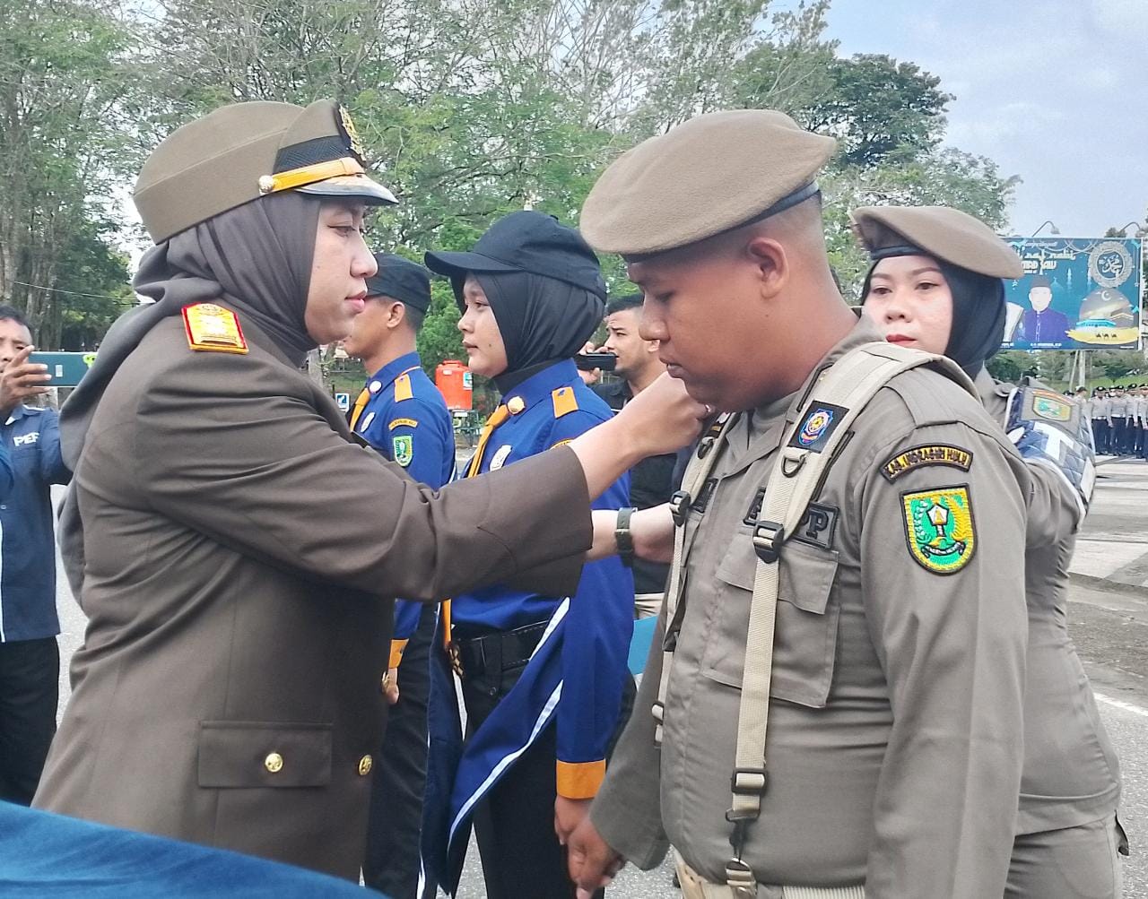 Pimpin Apel HUT Satpol PP ke-73 dan Satlinmas ke-61, Bupati Rezita Ajak Tingkatkan Profesionalitas