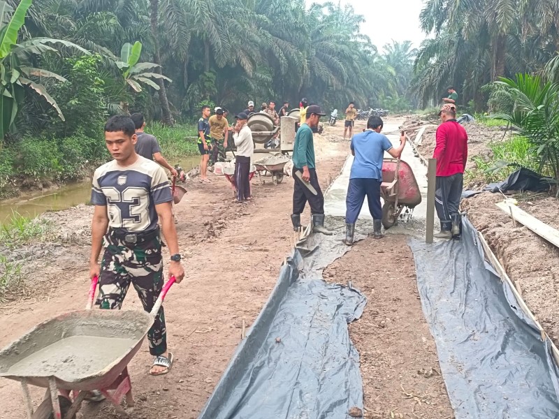Kodim 0314/Inhil Kejar Target Pembangunan Fisik TMMD Ke-130 di Desa Kuala Lemang