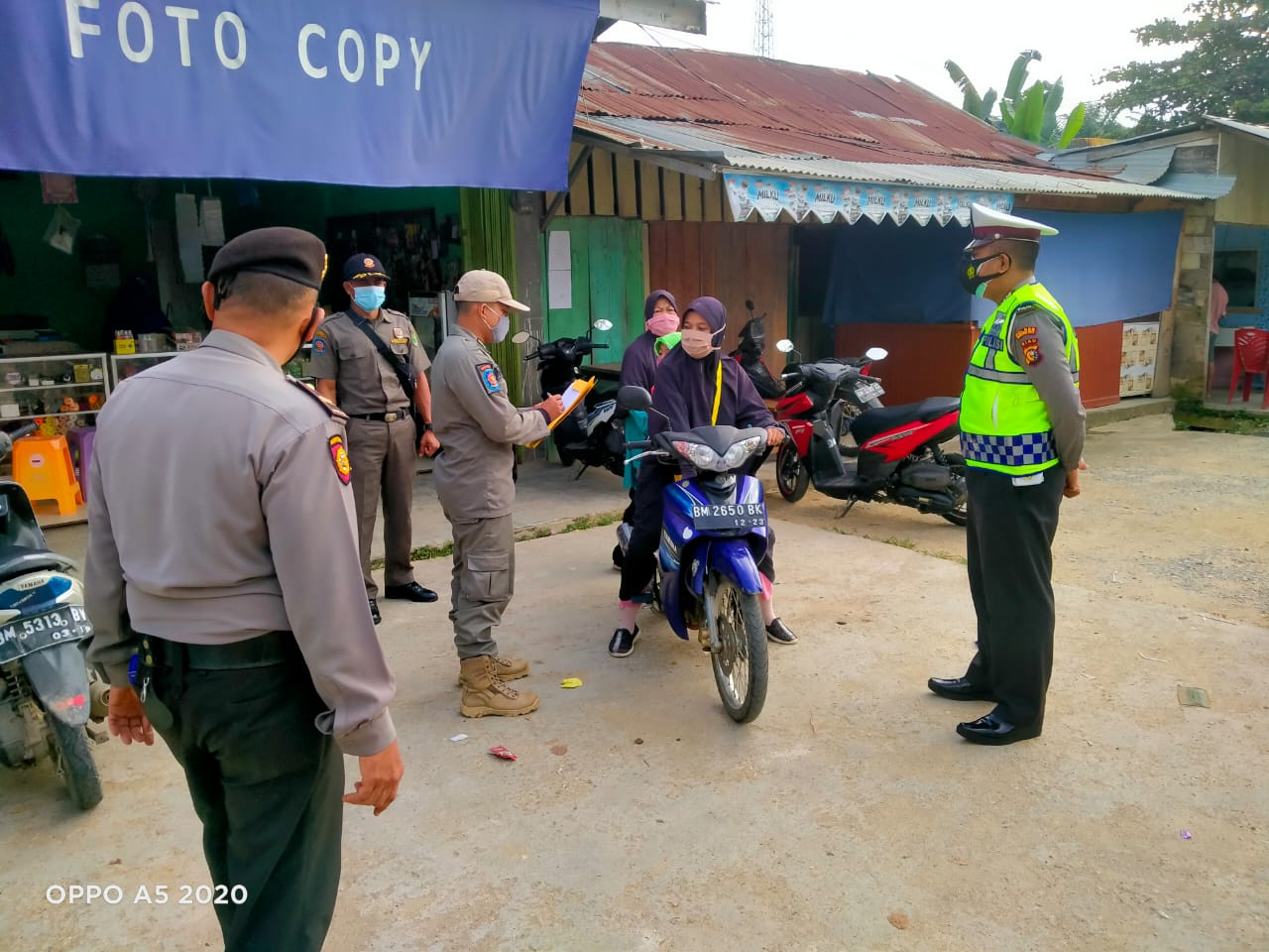 Polsek lirik lakukan Patroli Yustisi dan Sosialisasi Sesuai Perbup Nomor 63 tahun 2020.