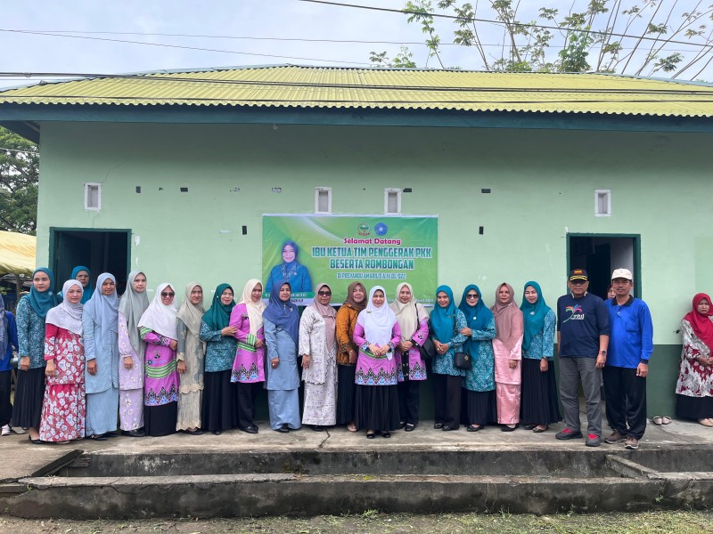 Pengurus Persit KCK Cab LIV Kodim 0314/Inhil Terima Kunjungan TP-PKK Inhil di Posyandu Amarilis