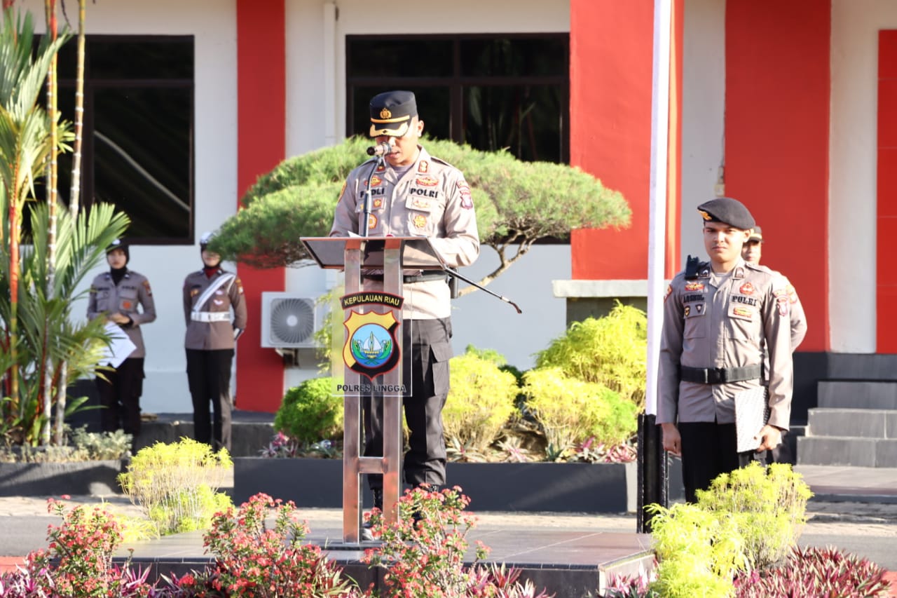 Polres Lingga Gelar Upacara Bendera Bulanan Dalam Rangka Hari Kesadaran Nasional.