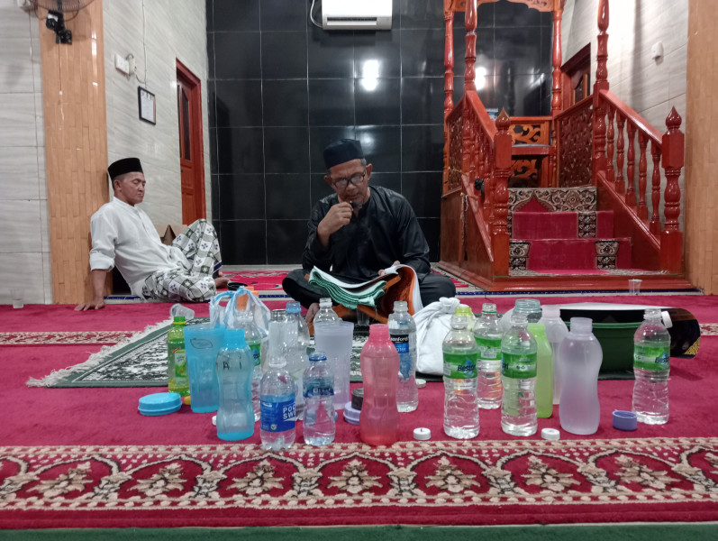 Kampung Tanjung Dua Peringati Isra' Mi'raj dengan Membaca Hikayat Nabi Muhammad SAW.