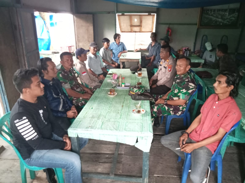 Jumat Curhat, Polsek Kuindra Dengarkan Keluhan Masyarakat Dusun Hidayat