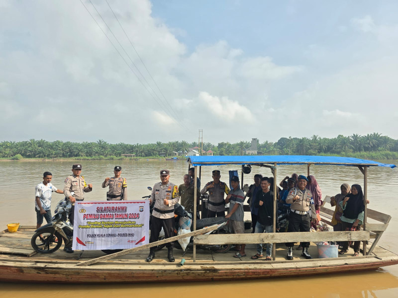 Polsek Kuala Cenaku Sampaikan Pesan Pilkada Damai di Pompong Penyeberangan