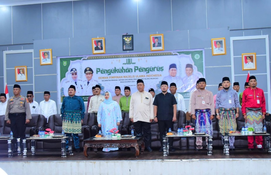 Pelantikan MUI Empat Kecamatan, Bupati Kasmarni Ajak Ulama dan Umara Bersinergi Jaga Marwah Negeri