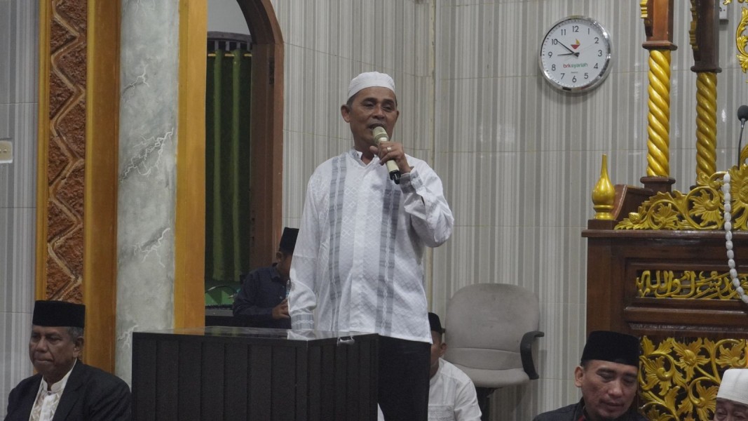 Bupati Inhil Safari Ramadhan ke Keritang Sekaligus Serahkan Bantuan CSR