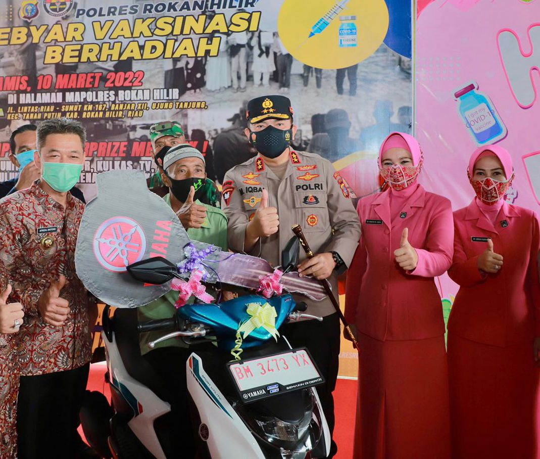 Daniel Turnip Tak Menyangka, Dapat Motor Untuk Antar Cucu Sekolah dari Kapolda Riau